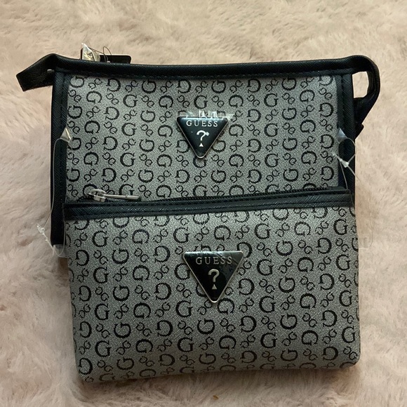 Guess Handbags - Guess Travel Makeup Bags